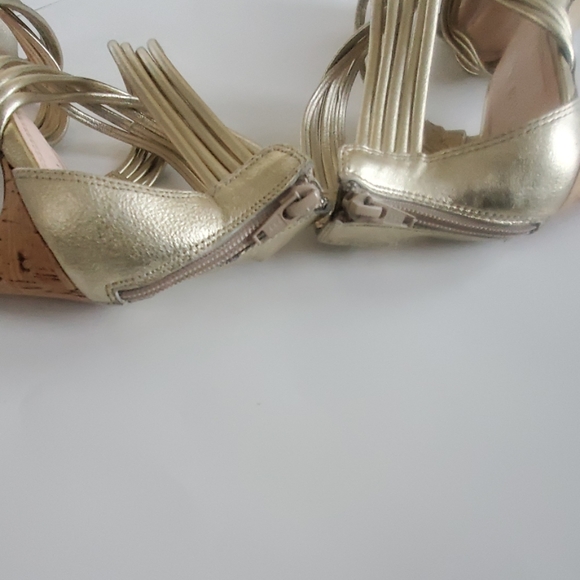 HP🎉Gianni Bini Gold Leather Strap Cork Heels 9.5 - Picture 8 of 8